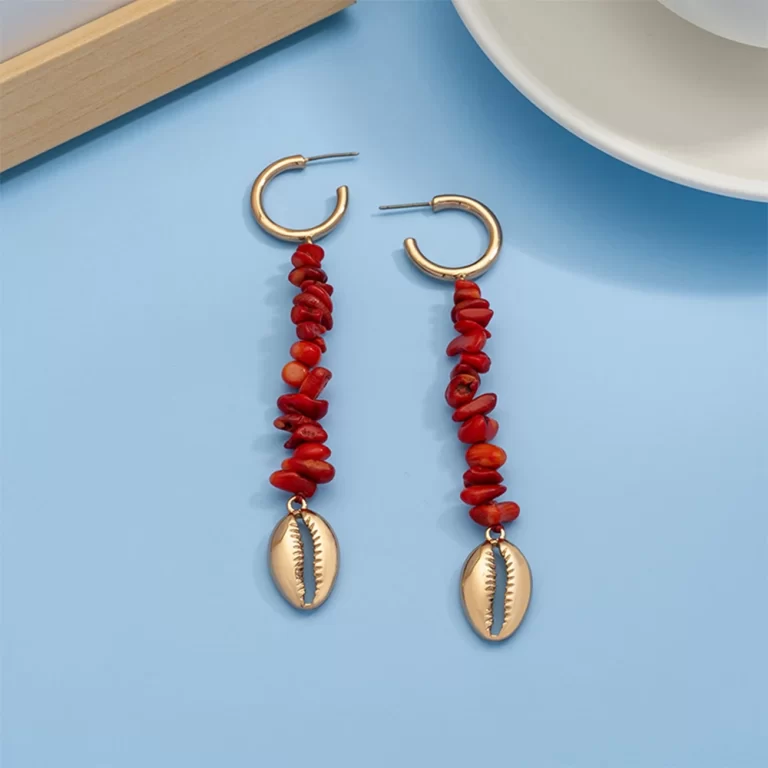 Boucles d'oreilles corail rouge pendantes avec coquillage doré