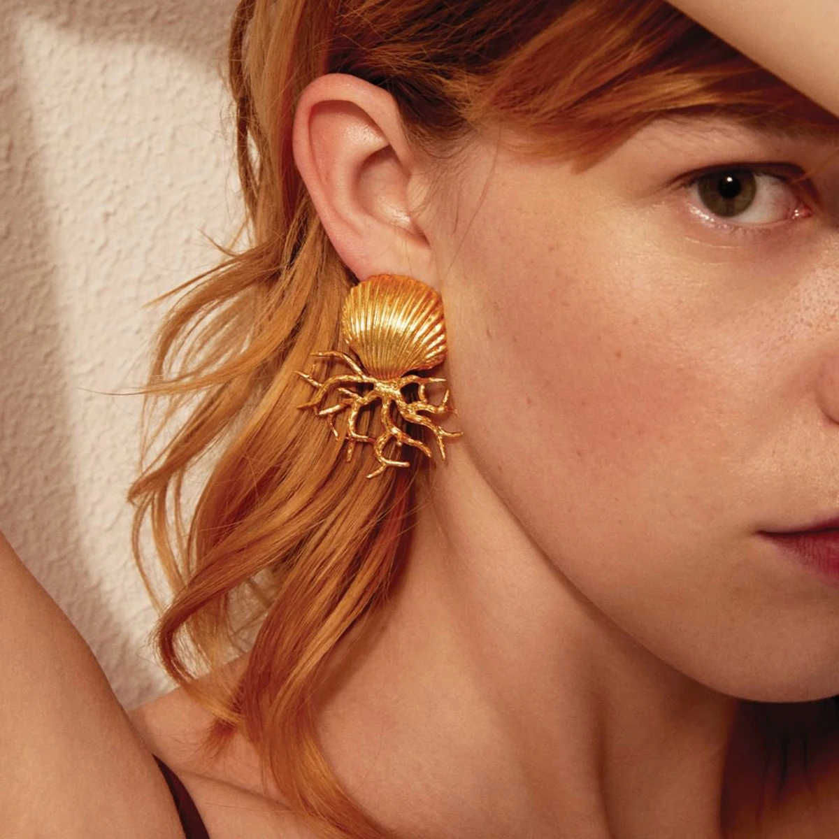 Boucles d'oreilles corail et coquillage plaquées or