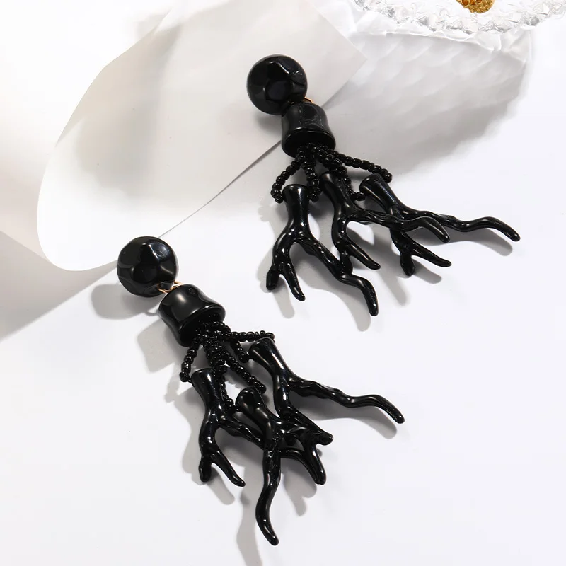 Boucles d'oreilles corail noires pendantes